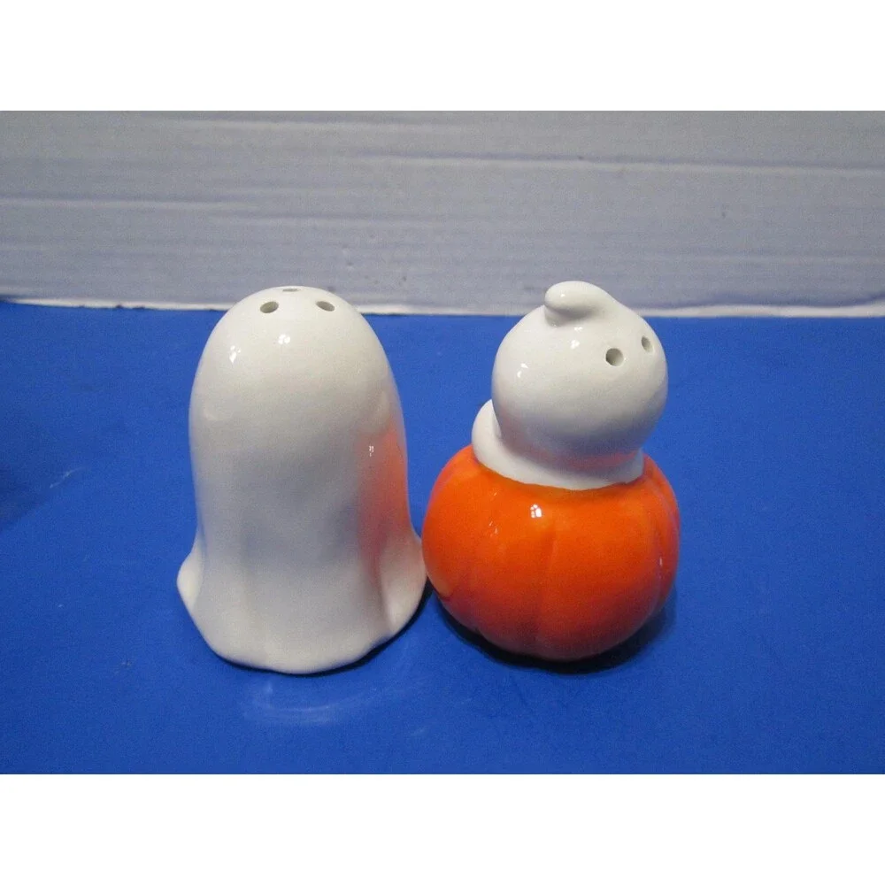 NEW Halloween Ghosts Salt & Pepper Shaker Fall Decor  Boos n Bones Ceramic